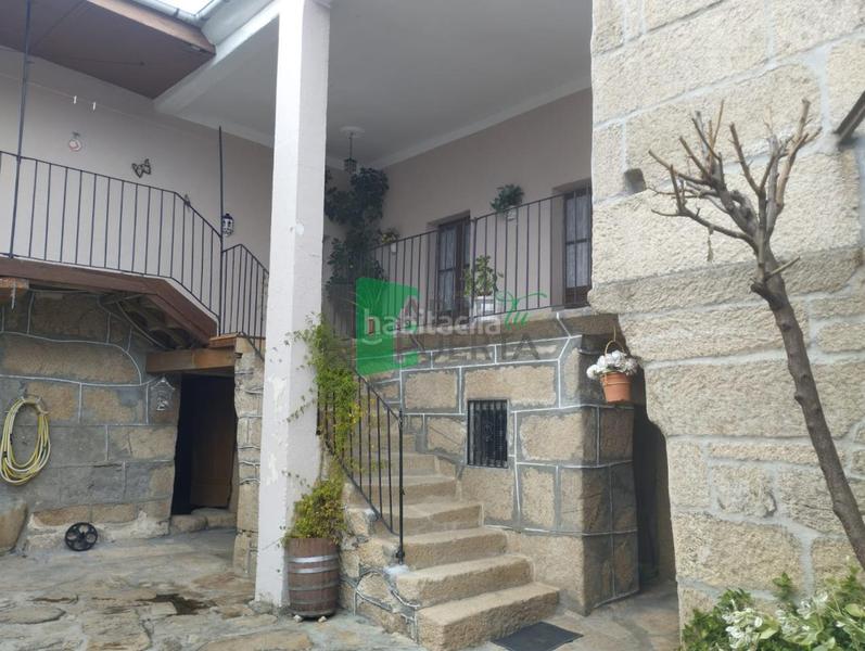 Foto 2b061c73-f530-4973-8b83-33545976db0c. Casa amb aparcament a Punxín