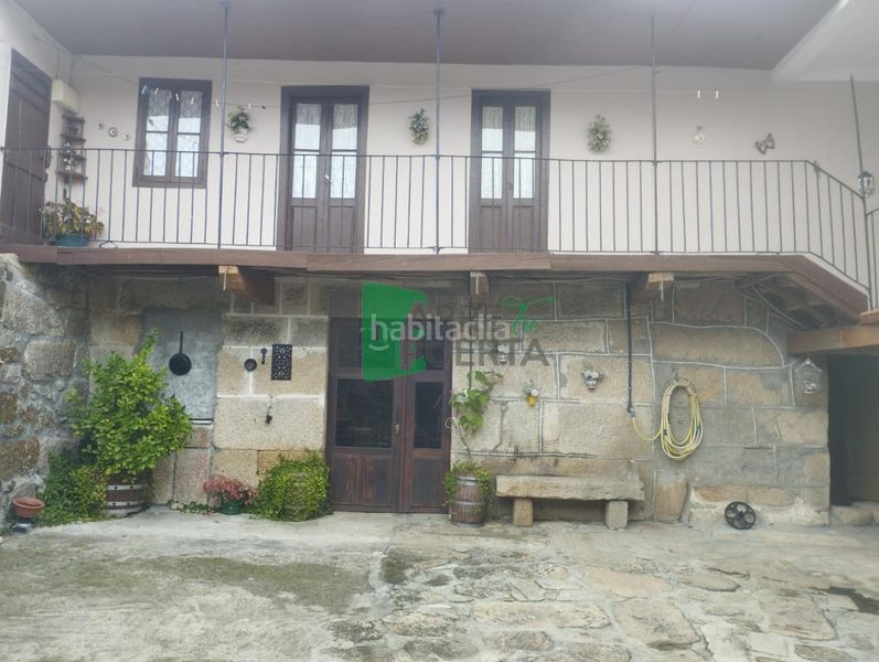 Foto 0d8b5cd2-8ac1-43be-8bb0-8cca45094756. House with parking in Punxín