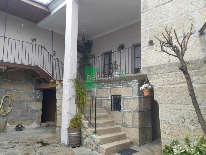 Foto 2b061c73-f530-4973-8b83-33545976db0c. House with parking in Punxín