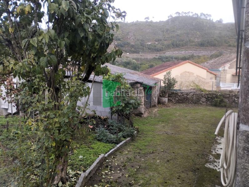 Foto 33cad047-845f-4934-86b2-901a81644715. House with parking in Punxín