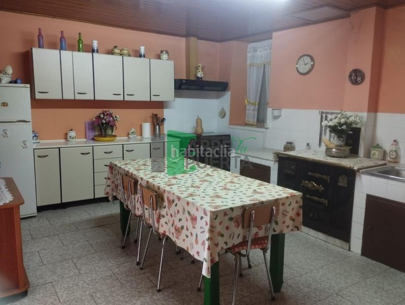 Foto bc7b3145-39c2-42a1-b8db-b841991d7150. House with parking in Punxín
