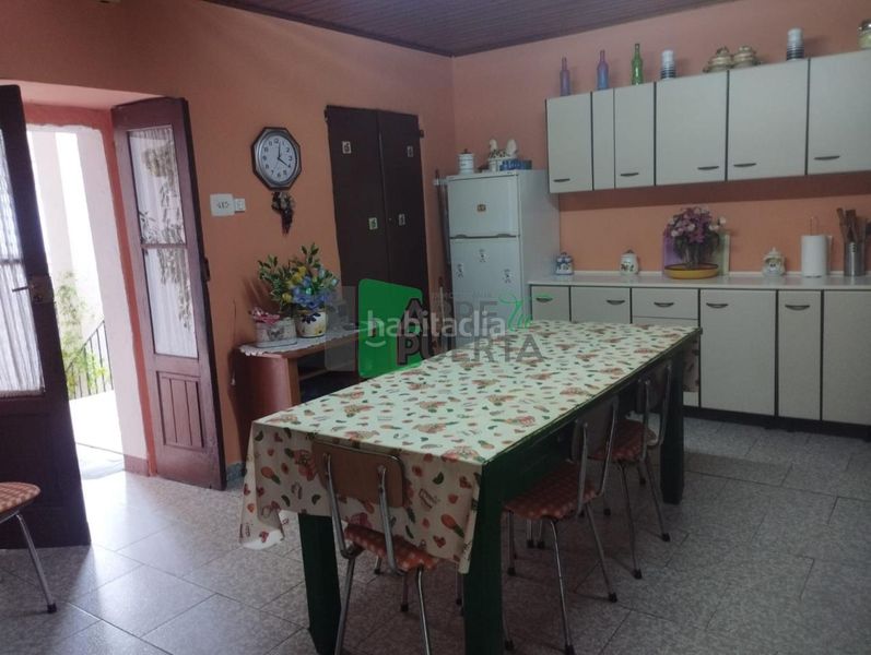 Foto f099a08e-9aca-47fb-a0b0-84661912f990. House with parking in Punxín