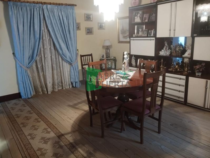 Foto f9bb689c-f7ae-4759-b0df-6b1cbf1a665c. House with parking in Punxín
