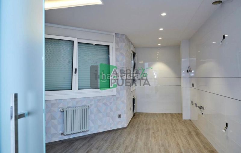 Foto 530507a6-a294-425b-a3d4-cc6fa2a18970. Piso en Centro Ourense