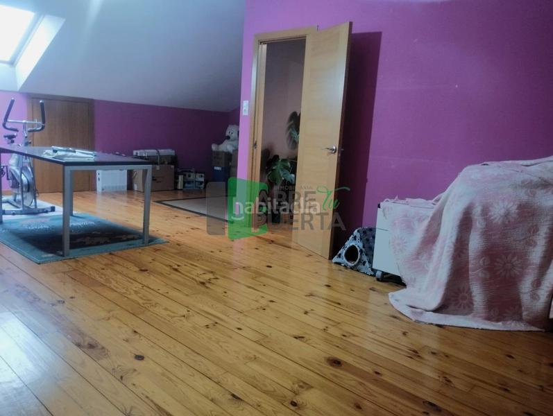 Foto a3e55cbe-eb24-44e8-aedc-1d52c559653d. Casa adosada en Coles