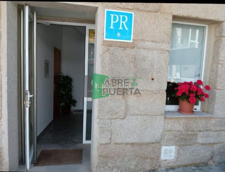 Foto e7ee864e-1957-4ae0-9062-f039fa92b538. Edificio in Pobra de Trives (A)