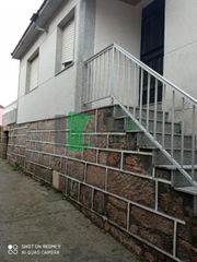 Casa adossada a Nogueira de Ramuín