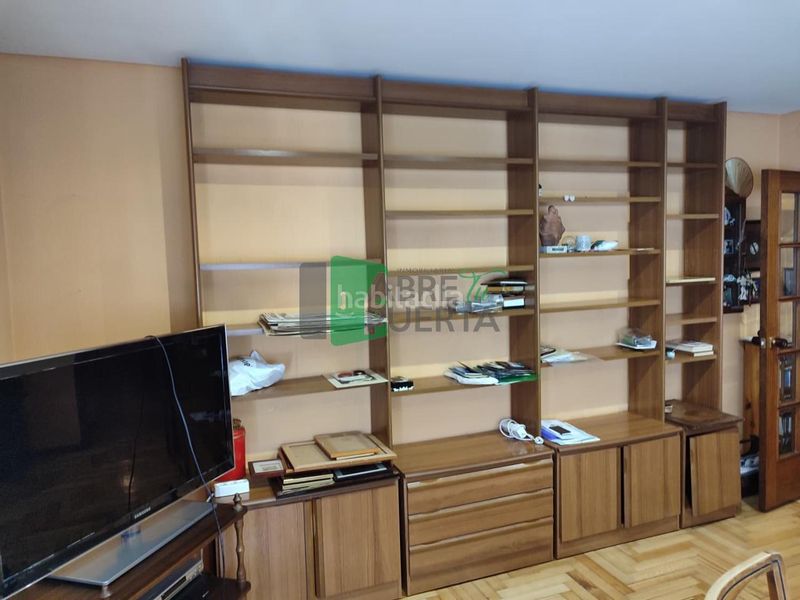 Foto f0e1b2f9-958b-427a-82d0-c8bb8cd5a351. Piso en Centro Ourense