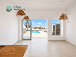 Xalet a Máguez. Espectacular vivienda reformada con piscina privada en máguez
