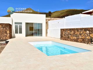 Chalet in Máguez. Espectacular vivienda reformada con piscina privada en máguez