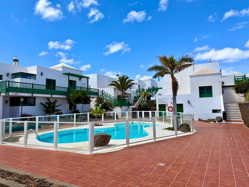 Foto 6297c9ae-b044-4058-b4ca-b66f21e79844. Pis amb piscina a costa Teguise Teguise