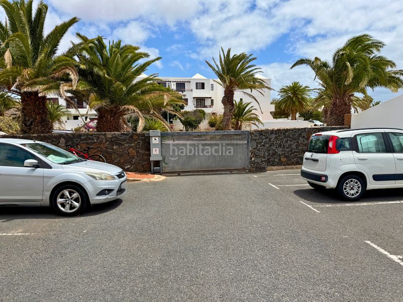 Foto b317b675-62ad-427a-a67e-4f3101681fb9. Pis amb piscina a costa Teguise Teguise