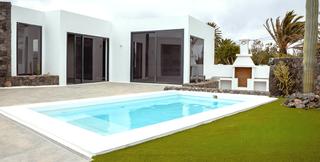 Xalet a Calle malva 22. ¡exclusiva villa moderna en mozaga con piscina y amplio jardín!