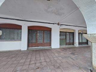 Lloguer Local Comercial a Sant Narcis. Local comercial amb pati al cor de girona  plaça de lassumpció
