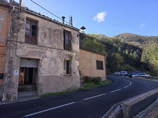 Masia a Osor. Casa en venda al carrer major, osor, girona
