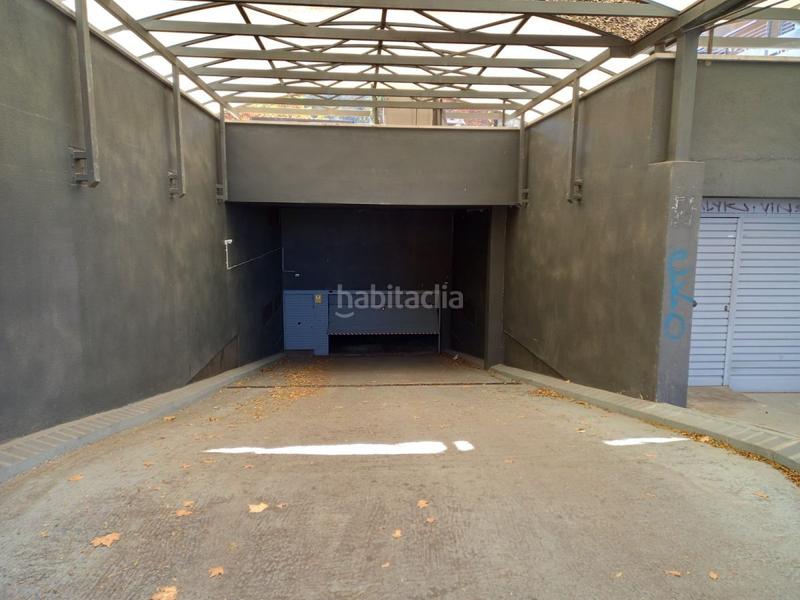 Foto 904c35fa-706d-439d-9ccd-9b6b55a4cf0c. Aparcament cotxe a Palau Girona