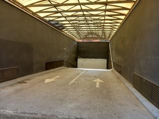 Aparcament cotxe a Palau. Zona lluís pericot, girona places daparcament a partir de 17.000