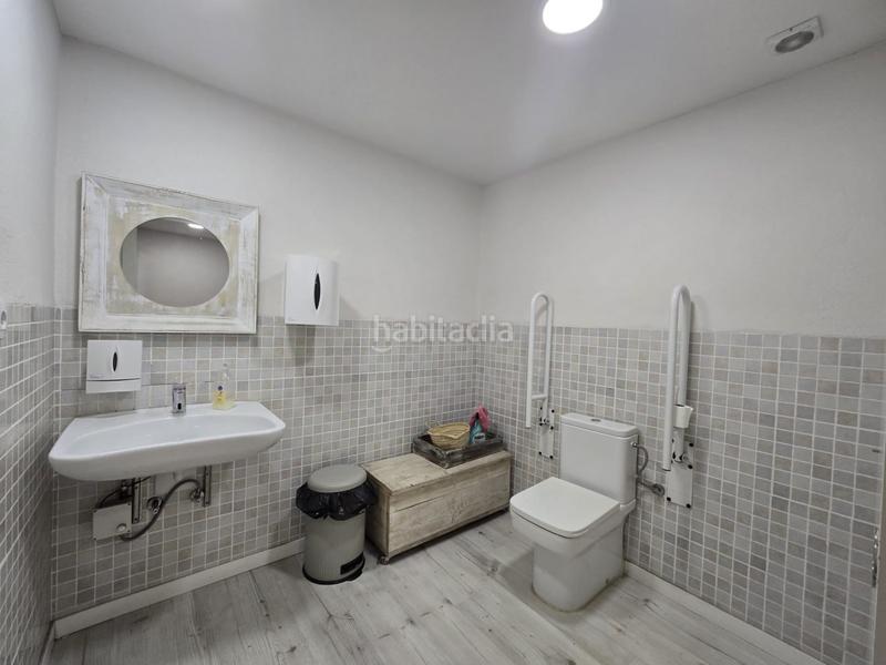 Foto 30db8028-0424-4db1-b3ad-6e56d2ad3690. Traspàs local comercial a Eixample Nord Girona