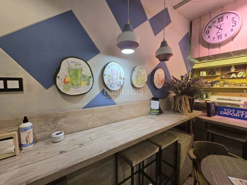 Foto 01a3a3fc-970d-42b5-af00-2ce33628324d. Traspaso local comercial traspàs de gelateria a leixample oportunitat única! en Girona