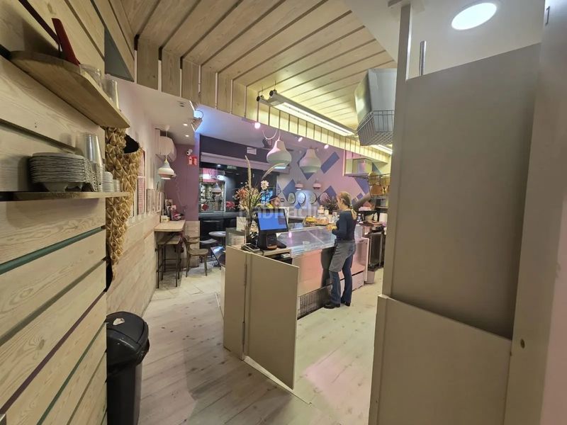 Foto 997ad0c6-4c56-42c8-8ce9-9e1487250ac1. Traspaso local comercial traspàs de gelateria a leixample oportunitat única! en Girona