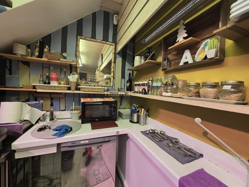 Foto f5256f4d-456e-4273-92ea-26c25b41982b. Traspaso local comercial traspàs de gelateria a leixample oportunitat única! en Girona