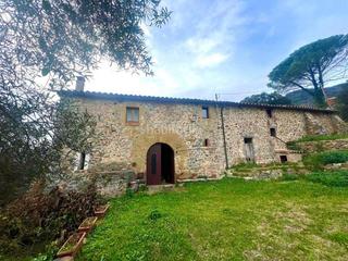 Masia a Amer. Can gelabert  encant rural amb ànima del segle xvii