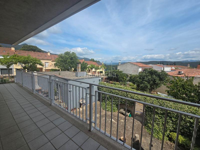 Foto a1ecac69-b323-4da7-8eb5-eca35a6fba21. Casa pareada oportunitat única a angles! casa espaiosa amb pàrquing i opció de terreny edificable addicional en Anglès