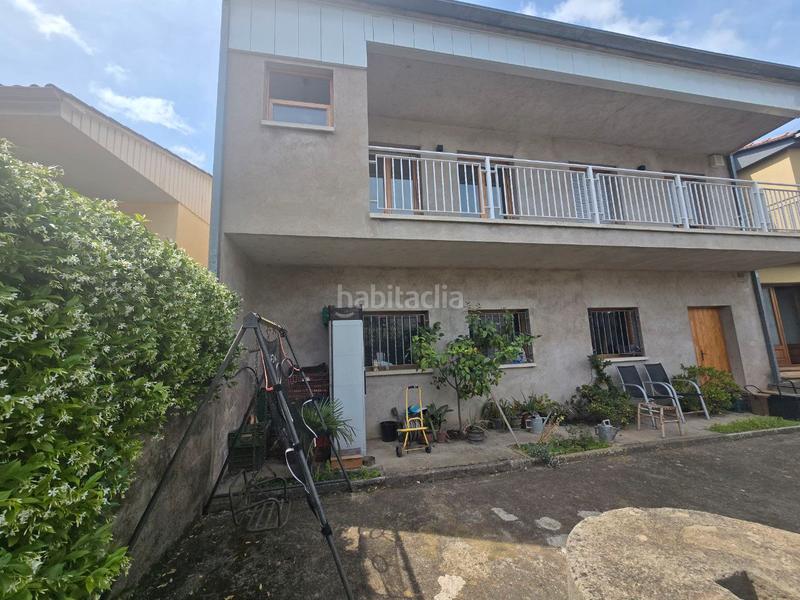 Foto ad889591-00fc-459f-a5d4-8f43c92dbff8. Casa pareada oportunitat única a angles! casa espaiosa amb pàrquing i opció de terreny edificable addicional en Anglès