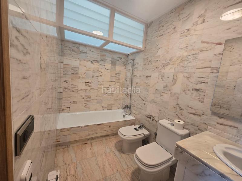 Foto bb7207aa-4498-43c0-a864-48a4847e68d1. Casa pareada oportunitat única a angles! casa espaiosa amb pàrquing i opció de terreny edificable addicional en Anglès