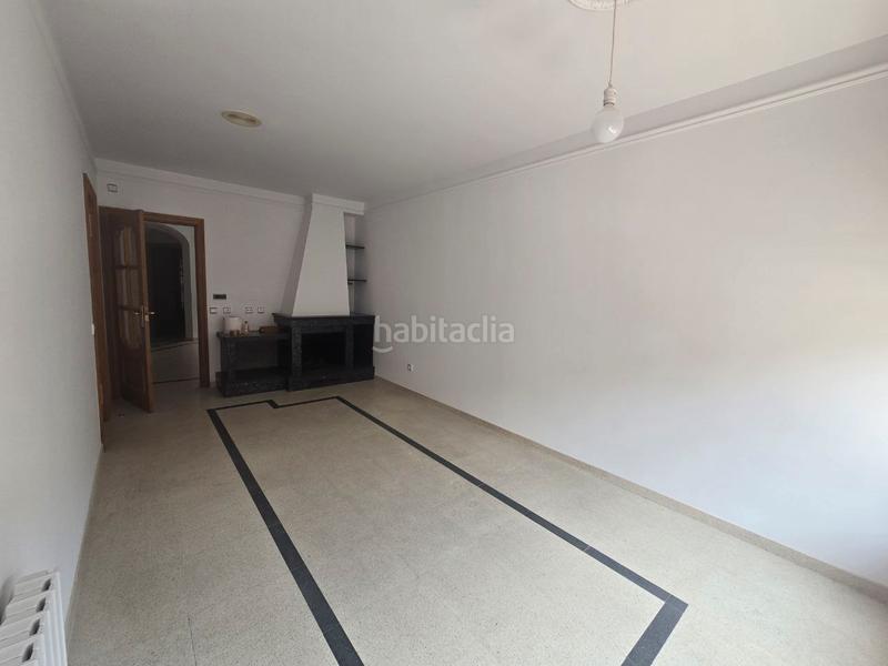 Foto ded6bbf8-c141-4b32-9403-94b4ddd5de91. Casa pareada oportunitat única a angles! casa espaiosa amb pàrquing i opció de terreny edificable addicional en Anglès