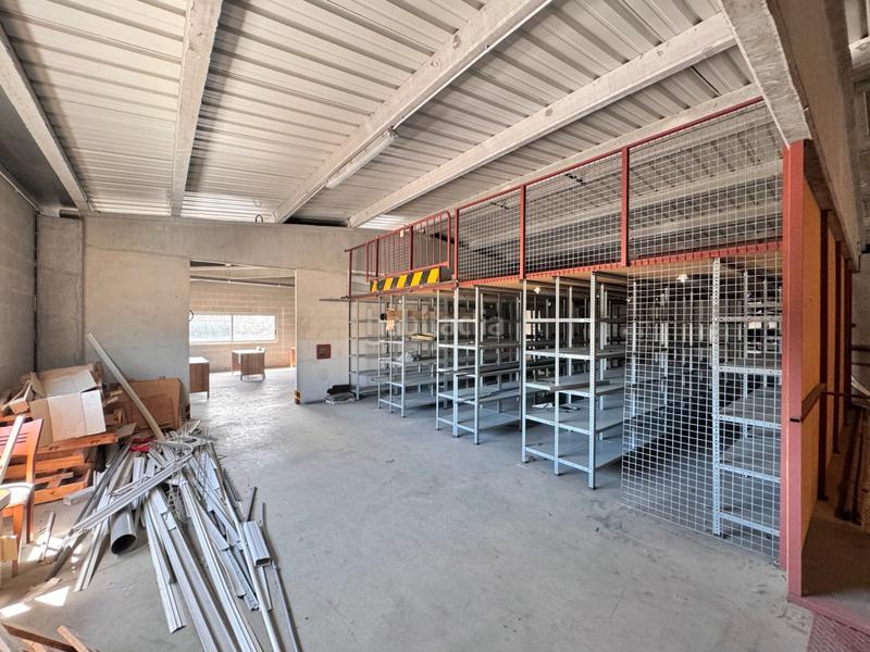Foto 2479bd45-cfe6-46f4-897b-7cc40ea597bb. Nau industrial a Domeny Girona