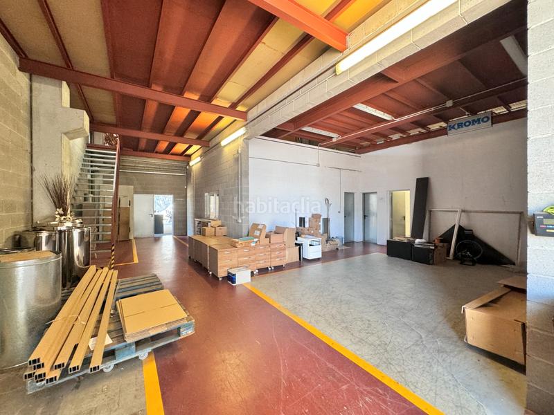 Foto 4d1cf3d9-cb65-4ab3-8e07-21ae94d2f157. Nau industrial a Domeny Girona
