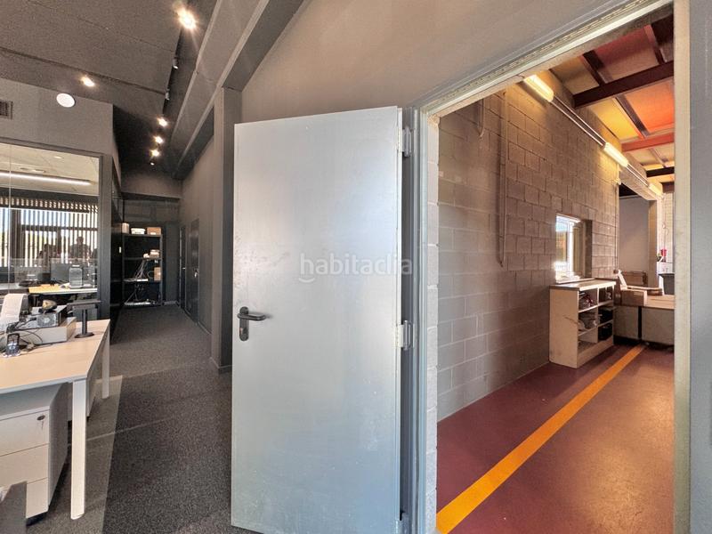 Foto d32adfbe-bf64-4d9f-898b-ce4a190a1863. Nau industrial a Domeny Girona