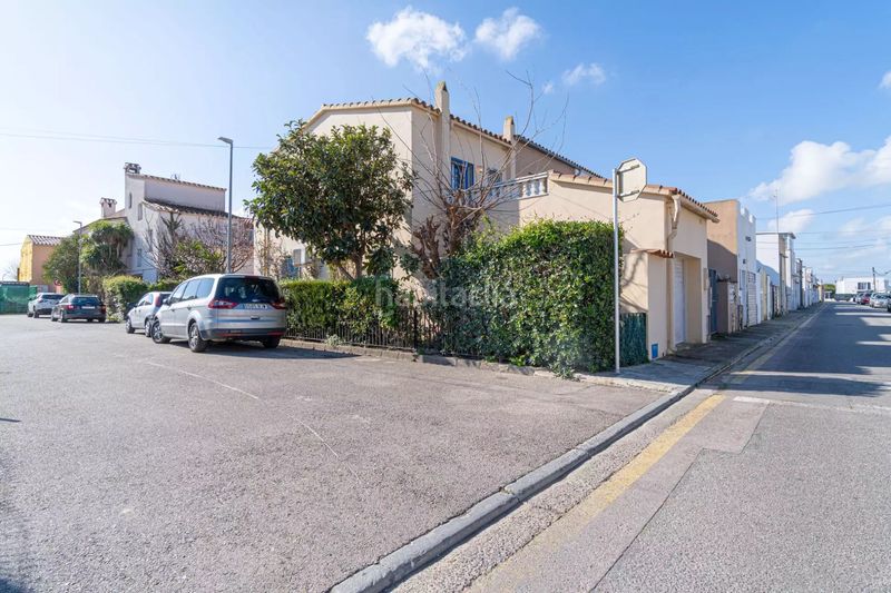 Foto 5844cfa0-b42f-4b5b-87ee-3981f80abd87. Casa aparellada amb aparcament a Puigmal - Mas Nou Empuriabrava