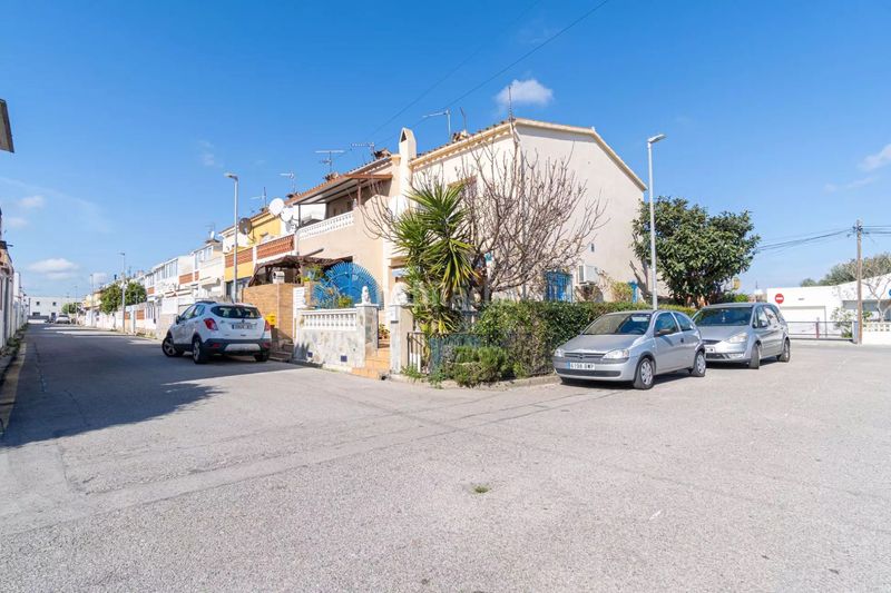 Foto 5a8238bd-7320-406e-a150-e62761405ab5. Casa aparellada amb aparcament a Puigmal - Mas Nou Empuriabrava