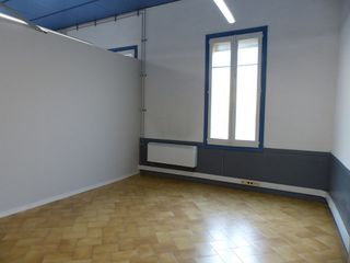 Rent Office space in Centre. Oficina con calefacción