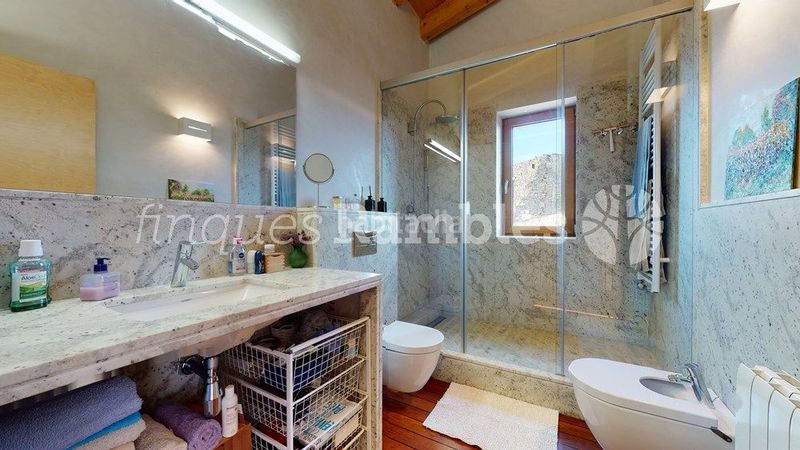 Foto 34e04f92-7531-473f-8dce-a8fe3cda8be2. Haus mit heizung in Piles (Les)