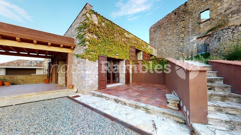 Foto 4b3edf9b-b466-4108-acc4-e2c850e2eb5f. Haus mit heizung in Piles (Les)