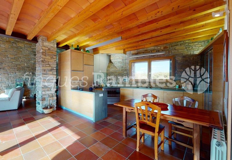 Foto 5003f009-403d-4b62-91bd-85a3a51b2a02. Haus mit heizung in Piles (Les)