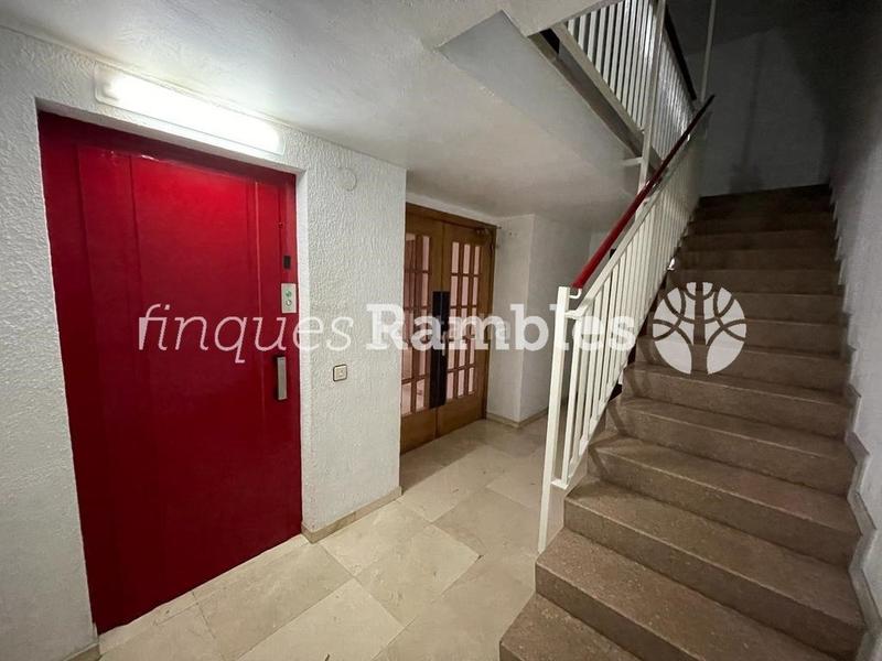 Foto c2b5181e-af2e-47c6-b3ca-57185e20cc8d. Rent office space with heating in Poble Sec Igualada