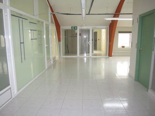 Rent Office space in Ponent - Set Camins. Oficina con ascensor y parking