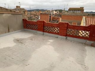 Edificio en Centre. Antiga pensió amb local
