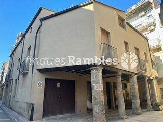 Casa en Centre. Finca per reformar a ple centre d'igualada