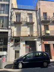Casa a Centre. Casa con 3 viviendas independientes