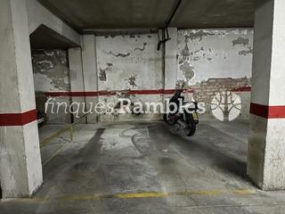 Parking voiture à Santa Margarida de Montbui. Plaza de parking en venda en pleno centro de santa margarida de