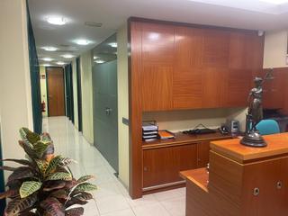 Miete Büro in Poble Sec. Magnífiques oficines a punt per entrarhi a treballar