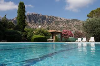 Chalet à Collbató. Exclusiva propiedad en la mejor zona de collbató, con pista de t