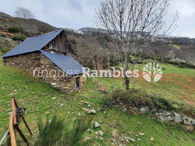 Foto 0de95704-fc18-4a0d-bda7-43046d8b5ad6. Casa amb calefacció a Canejan