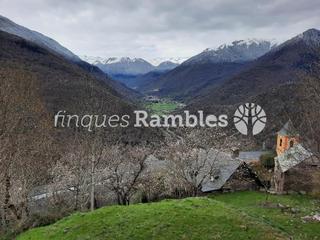 Casa a Canejan. Finca amb venda a la vall daran