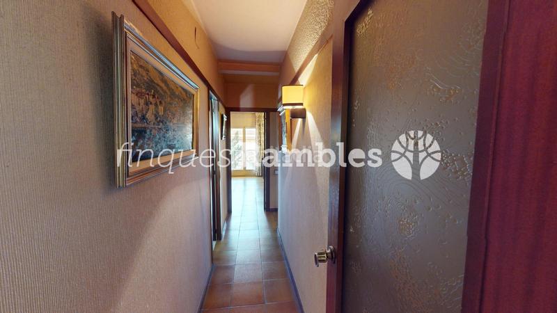 Foto 51ae8d1e-8de7-41f0-9c37-defbde052567. Flat with heating parking in Poble Sec Igualada